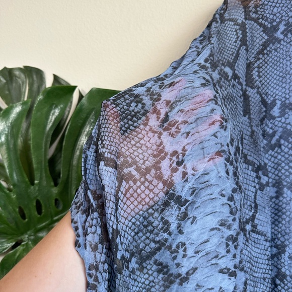 Gigi Moda Italy Silk Python Print Top - Picture 9 of 12